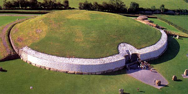 Look at this impressive megalithic site at Brú Na Boínne in County Meath!