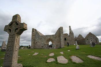 Have you heard about the Monastery of Clonmacnoise ?