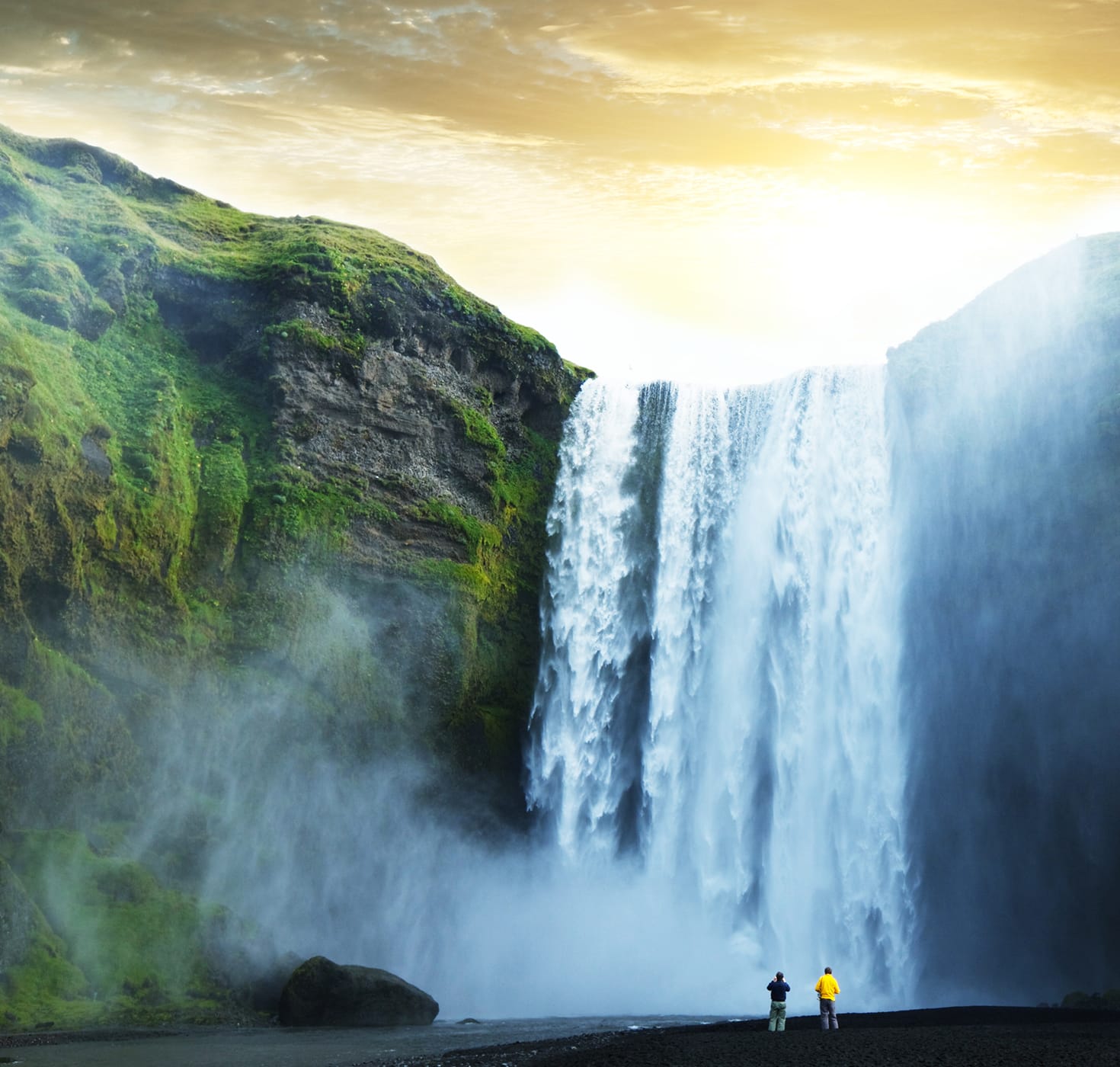 iceland-home-to-golden-circle-seljalandsfoss-waterfall