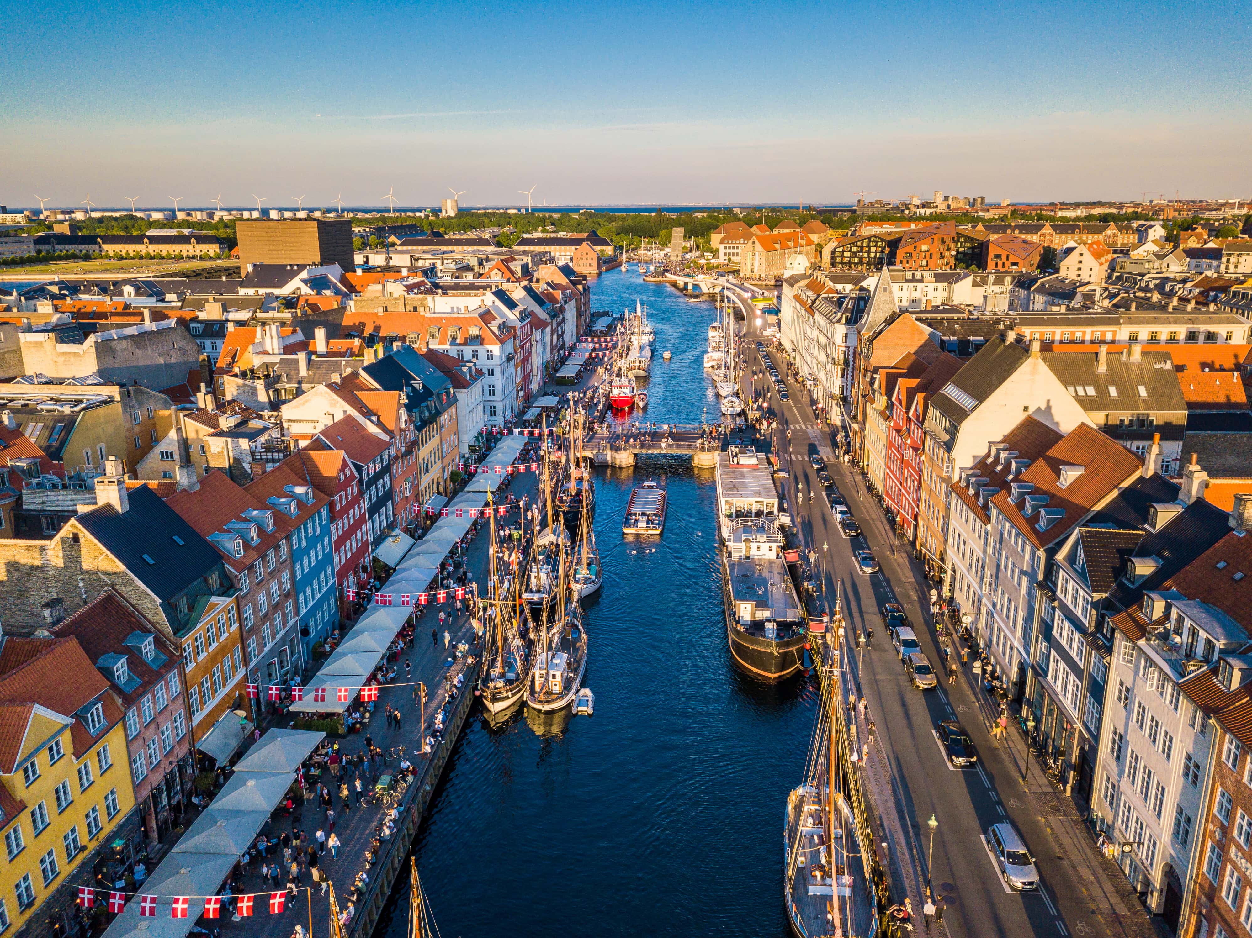 Сколько времени в дании. Копенгаген столица Дании. Канал Нюхавн Копенгаген.