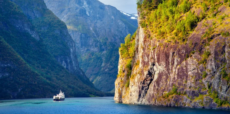 Lendas do Rei Artur e Fiordes da Noruega